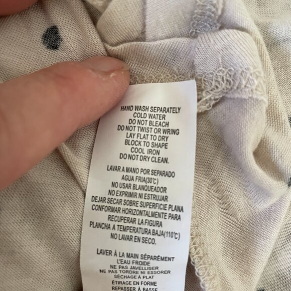 NEW Kensie Women’s Cream/Black Asymmetrical Lightweight polka dot Tshirt-Larg - Picture 6 of 8